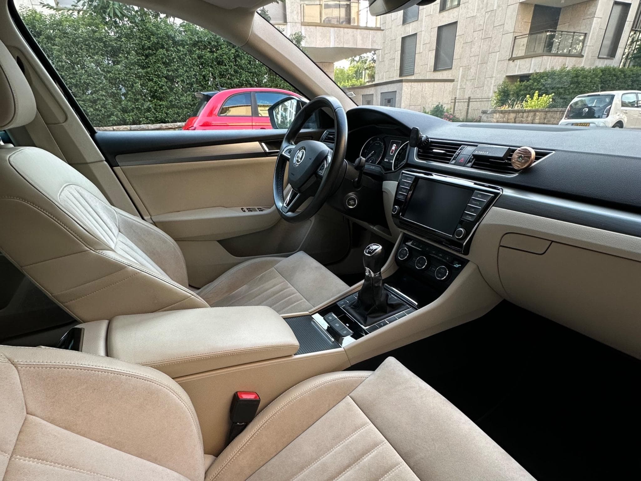 Skoda Superb (2017) - Photo 9
