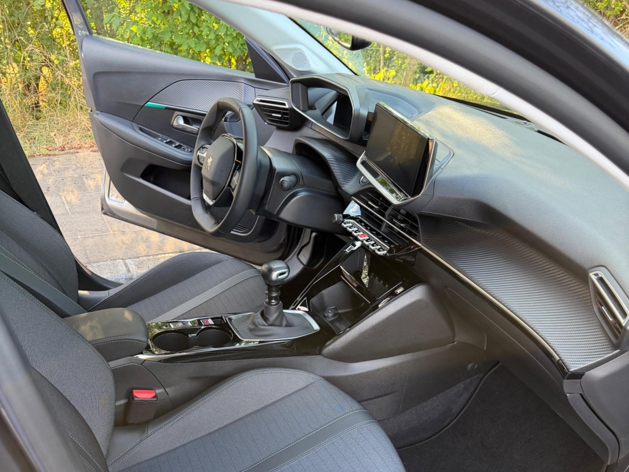 Peugeot 208 Allure Pack (2023) - Photo 6