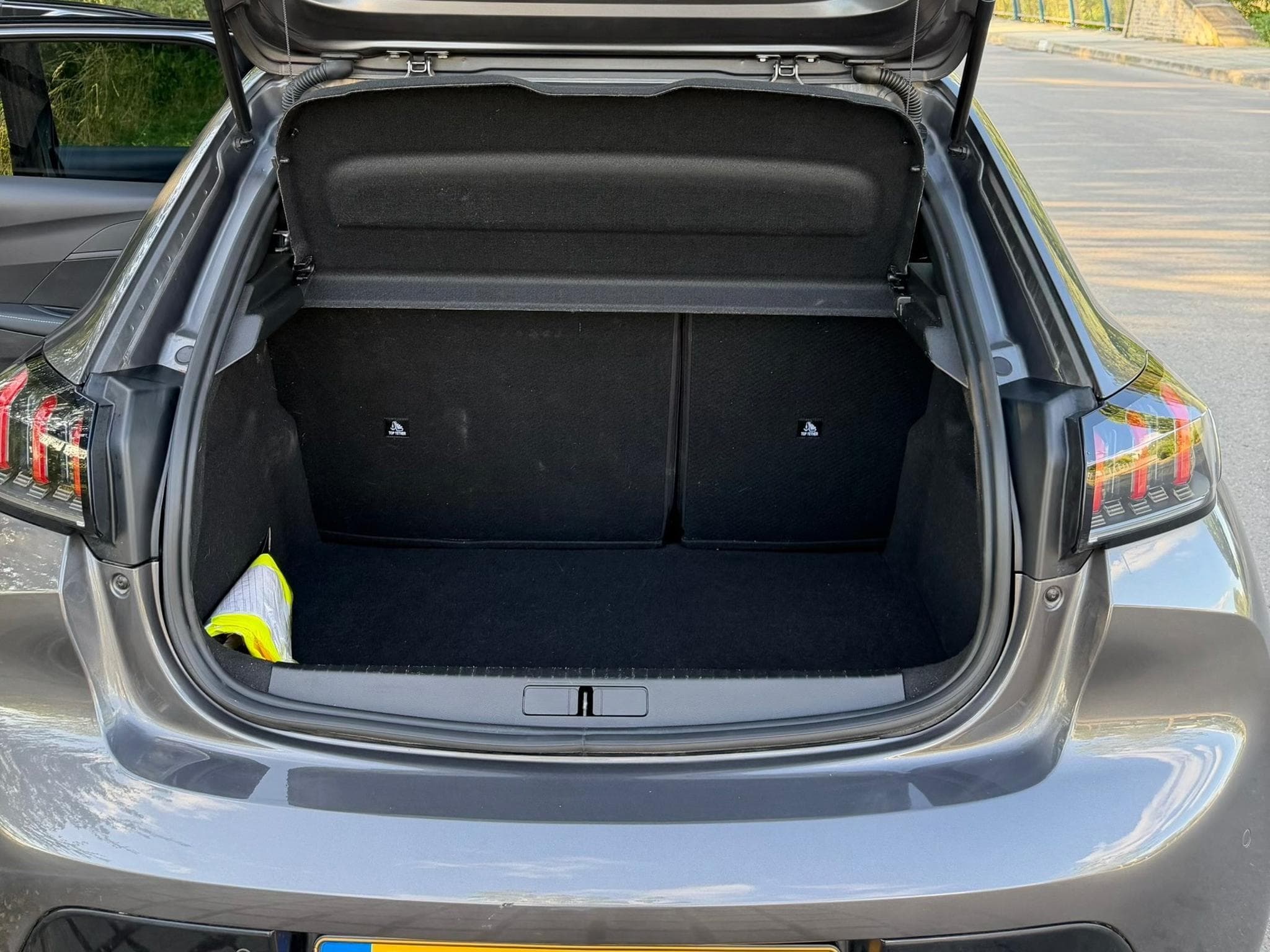 Peugeot 208 Allure Pack (2023) - Photo 8