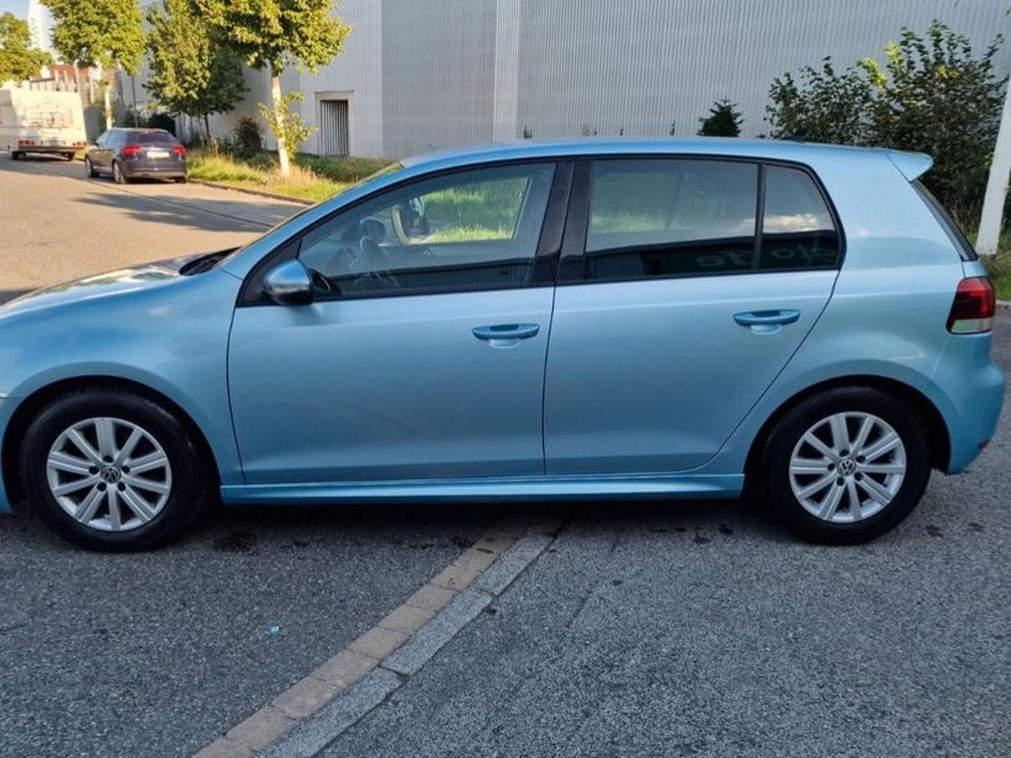 VW Golf 1.6 TDI Comfortline 5 portes (2010) - Photo 3
