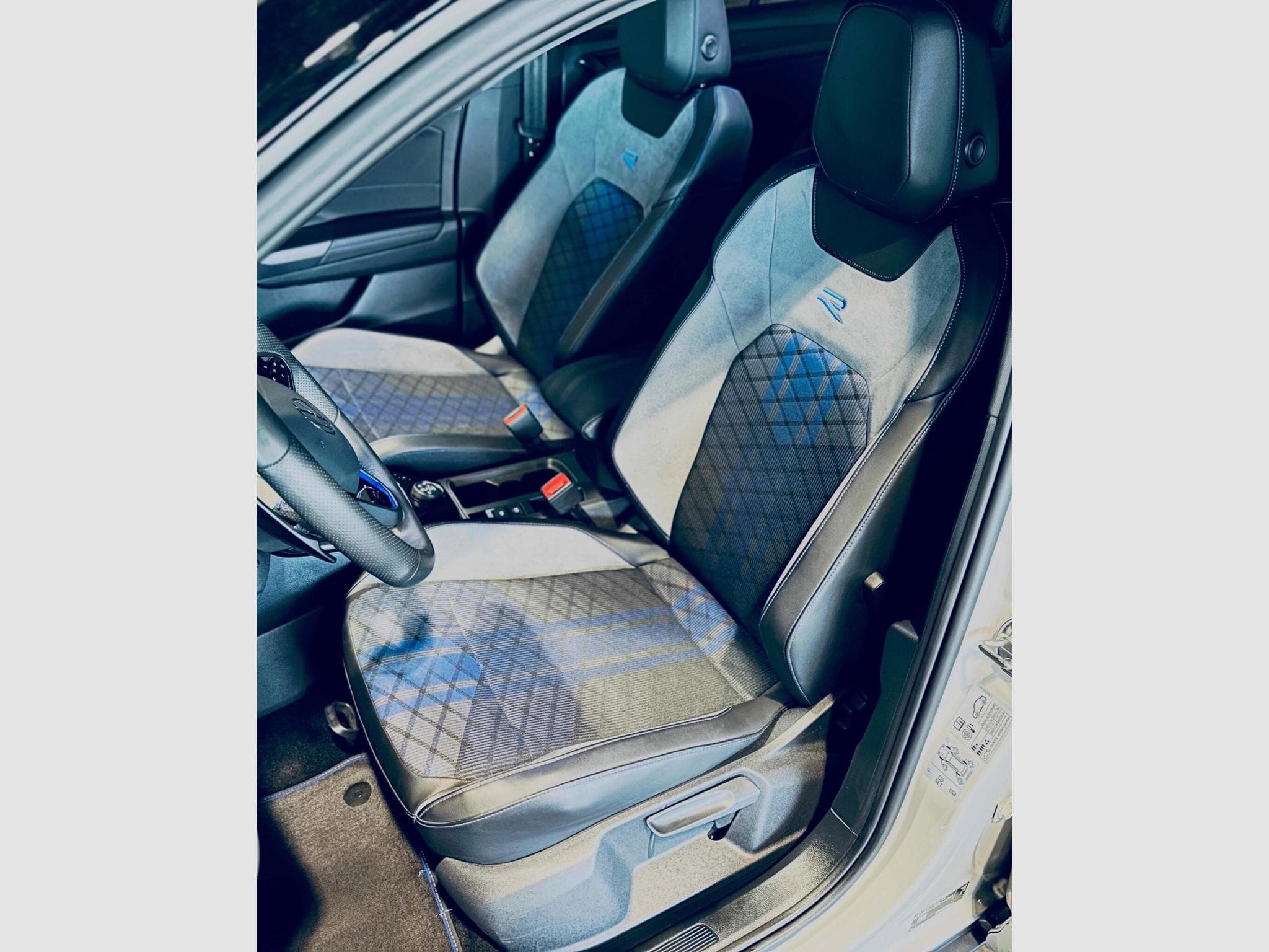 VW T-Roc T-ROC R 4MOTION TSI DSG (2025) - Photo 6