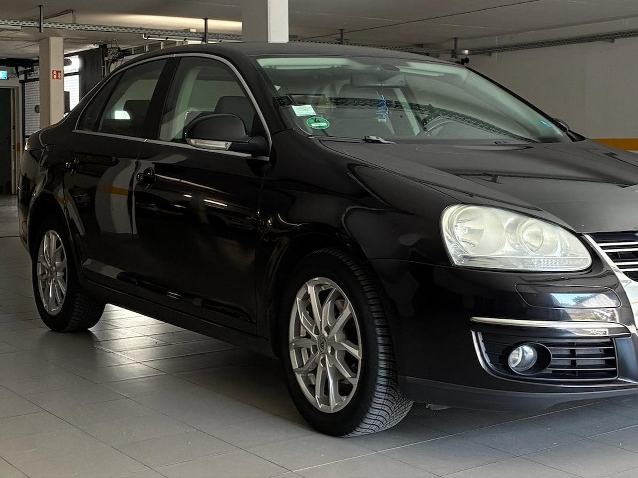 VW Jetta 2.0L TDI Clean Diesel (2009) - Photo 3