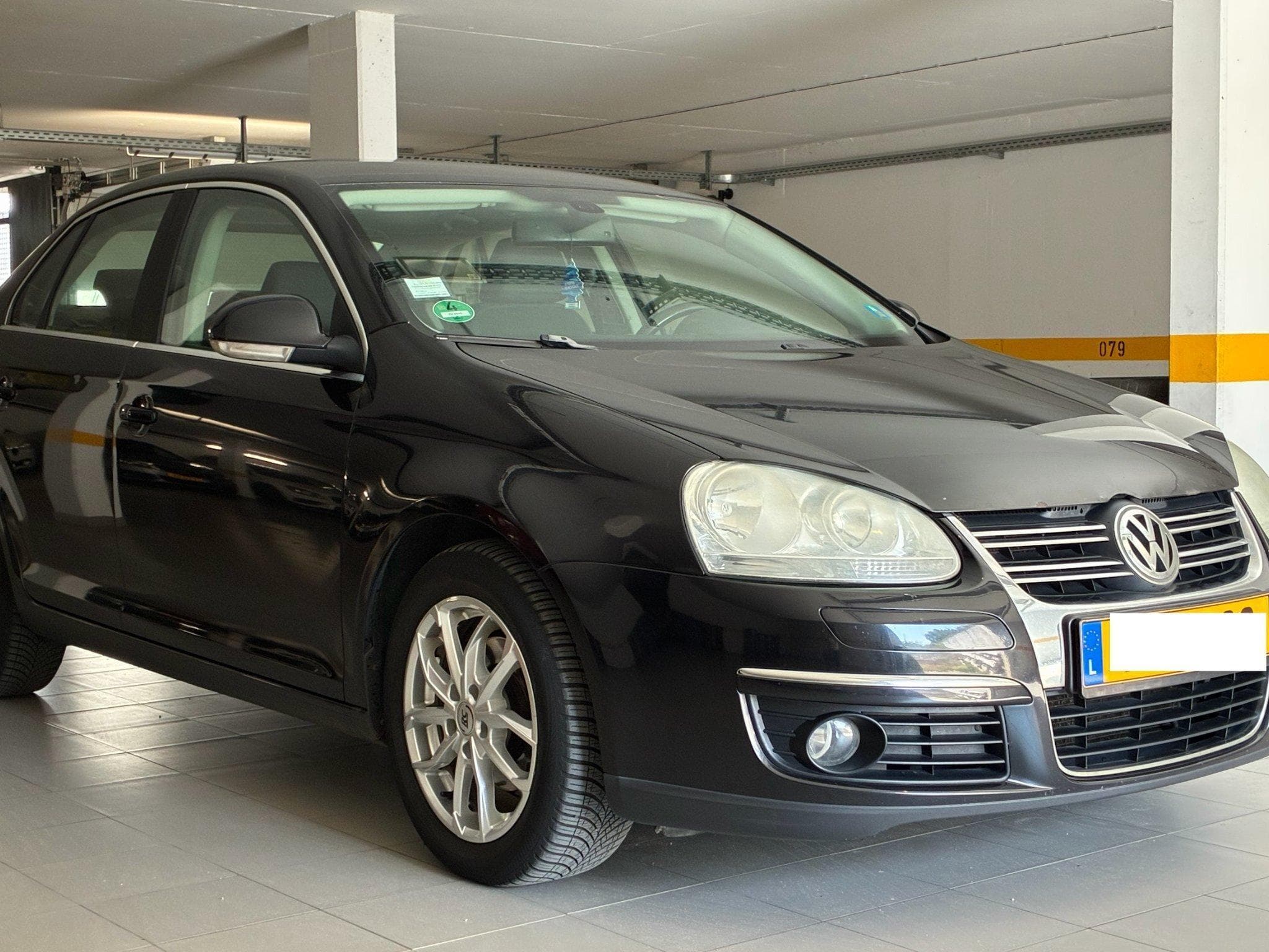 VW Jetta 2.0L TDI Clean Diesel (2009) - Photo 6