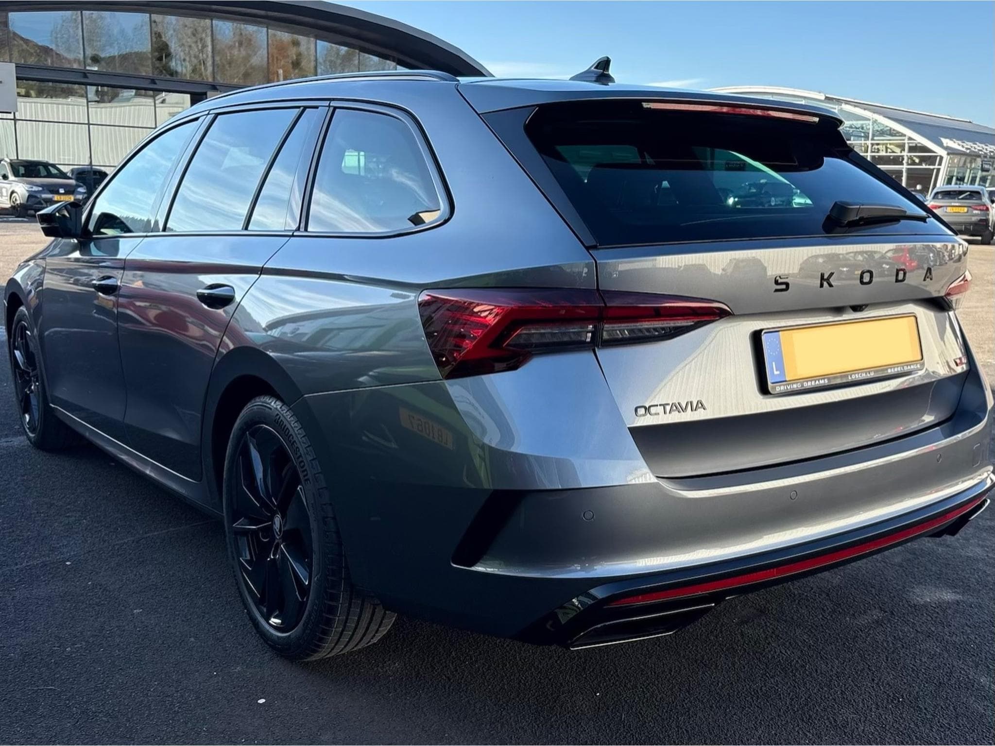 Skoda Octavia Combi RS (2025) - Photo 2