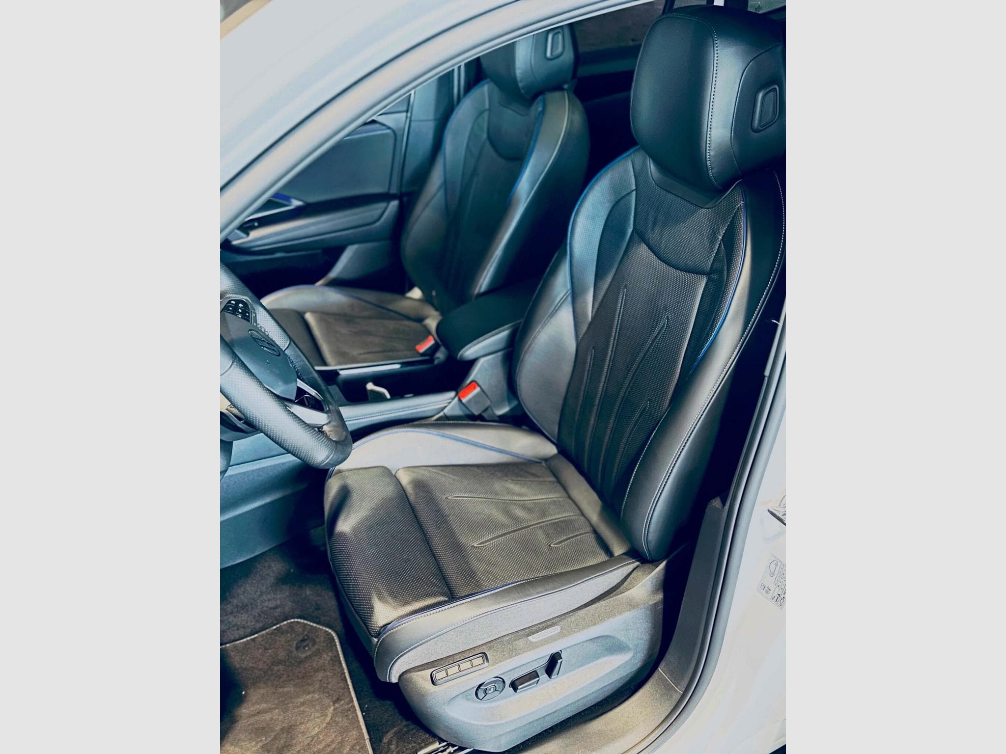 VW Tiguan TIGUAN R-LINE TSI 4MOTION DSG (2025) - Photo 6