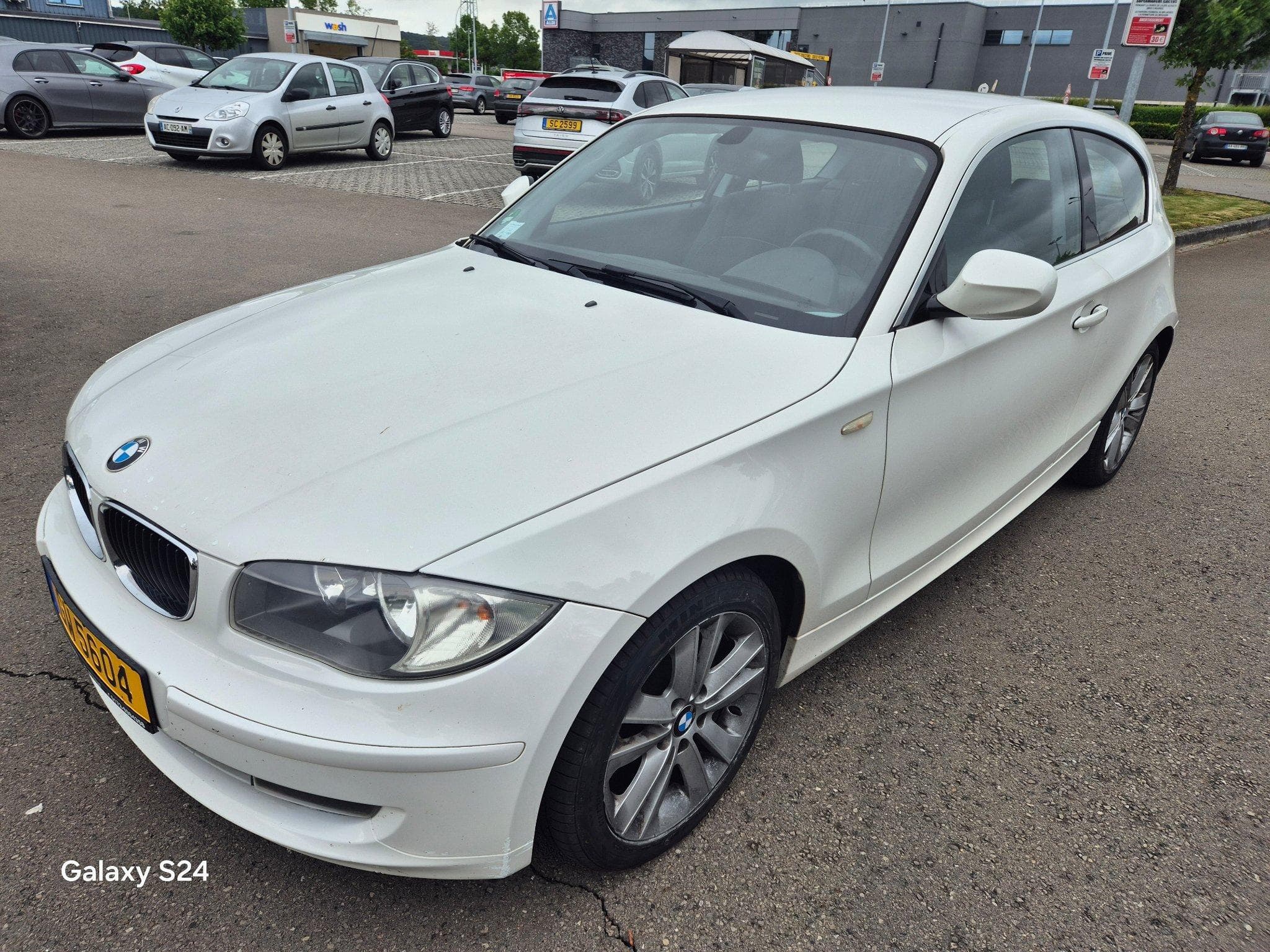 BMW 118 d COUPE (2011) - Photo 1