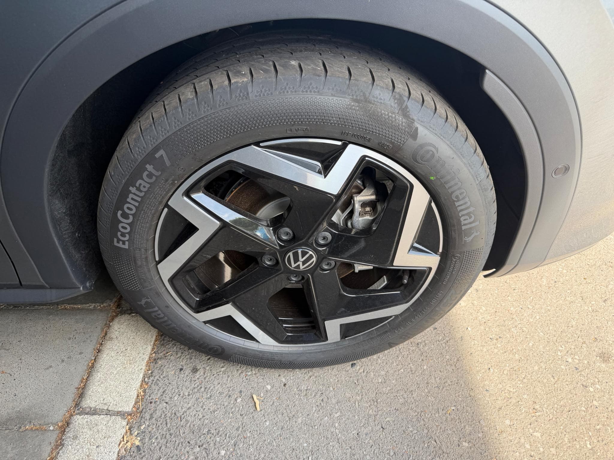 VW T-Roc R-Line 1.5 eTSI DSG7 (2026) - Photo 3