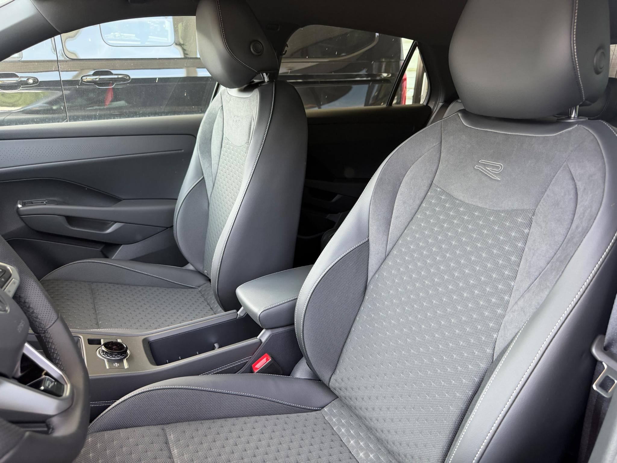 VW T-Roc R-Line 1.5 eTSI DSG7 (2026) - Photo 5