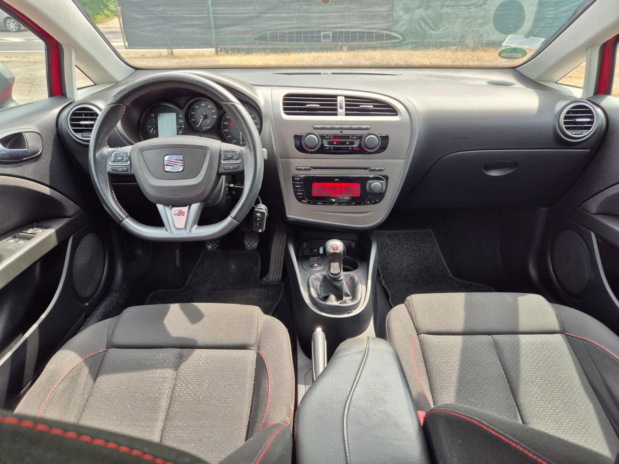 Seat Leon FR 2.0 211 (2010) - Photo 3