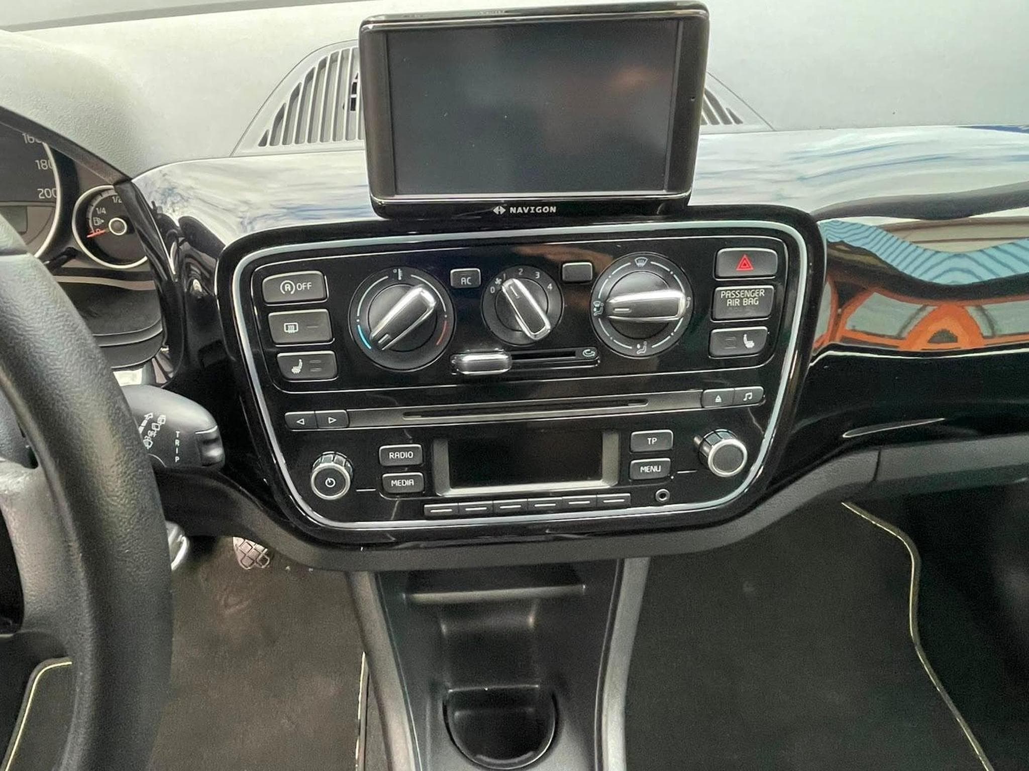 VW UP Black édition (2013) - Photo 2