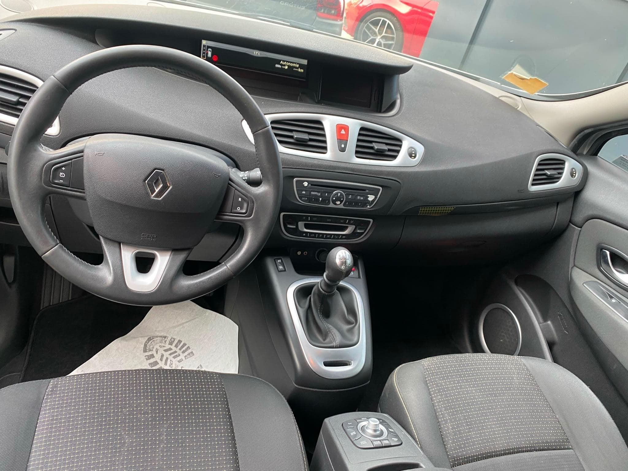 Renault Grand Scenic 1.5 dci 7 places (2010) - Photo 3