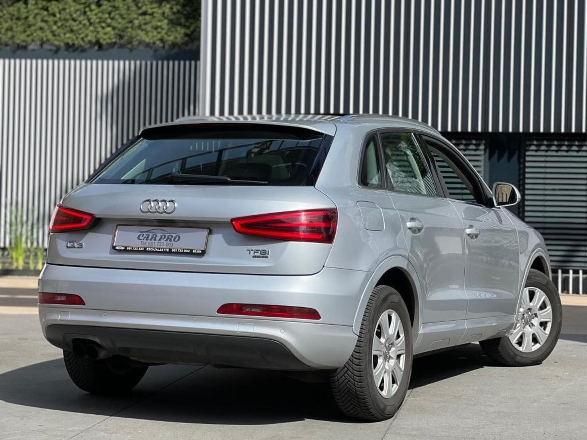 Audi Q3 AUTOMATIQUE / QUATTRO / ESSENCE / PANORAMIQUE (2012) - Photo 3