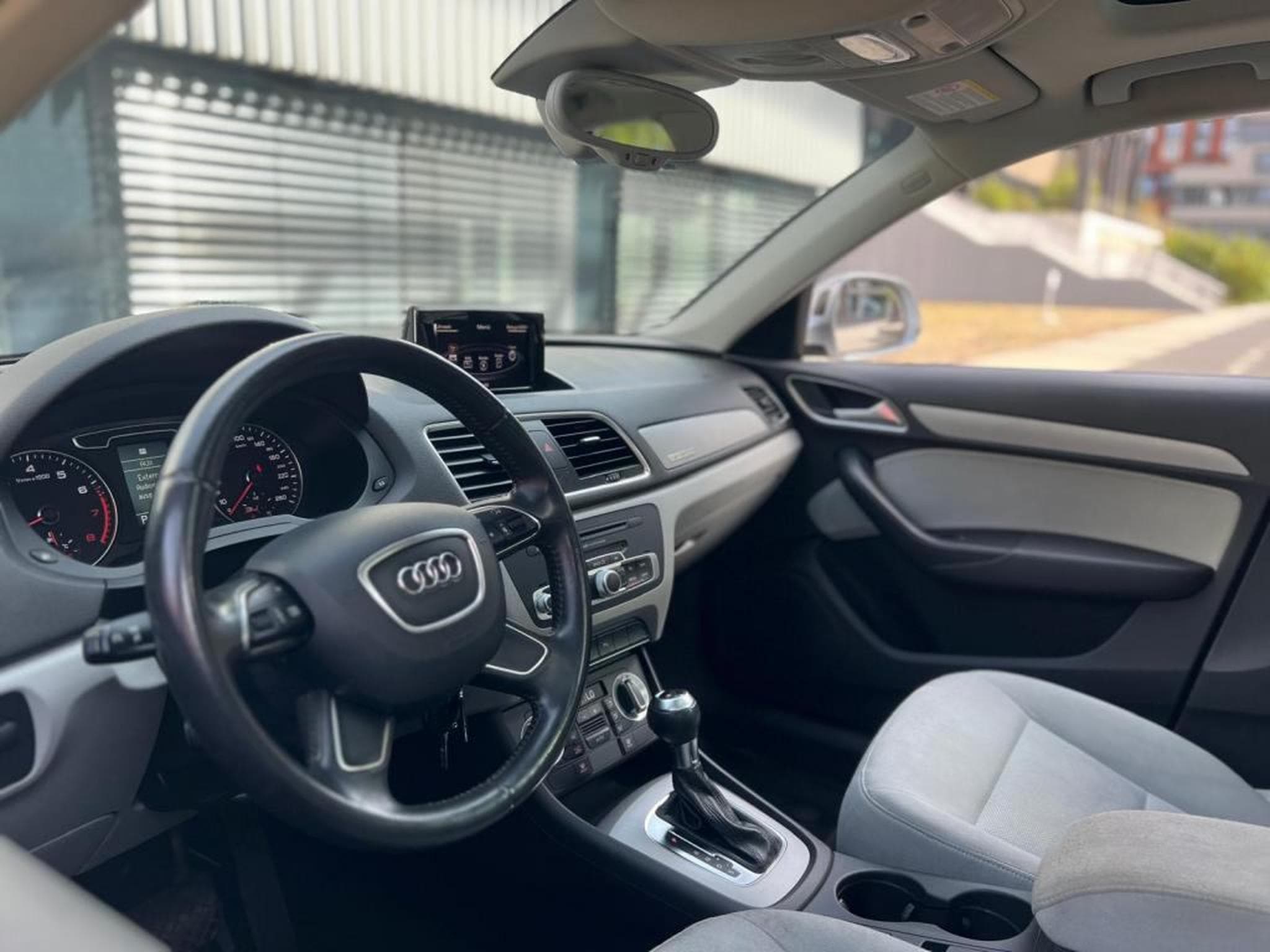 Audi Q3 AUTOMATIQUE / QUATTRO / ESSENCE / PANORAMIQUE (2012) - Photo 11