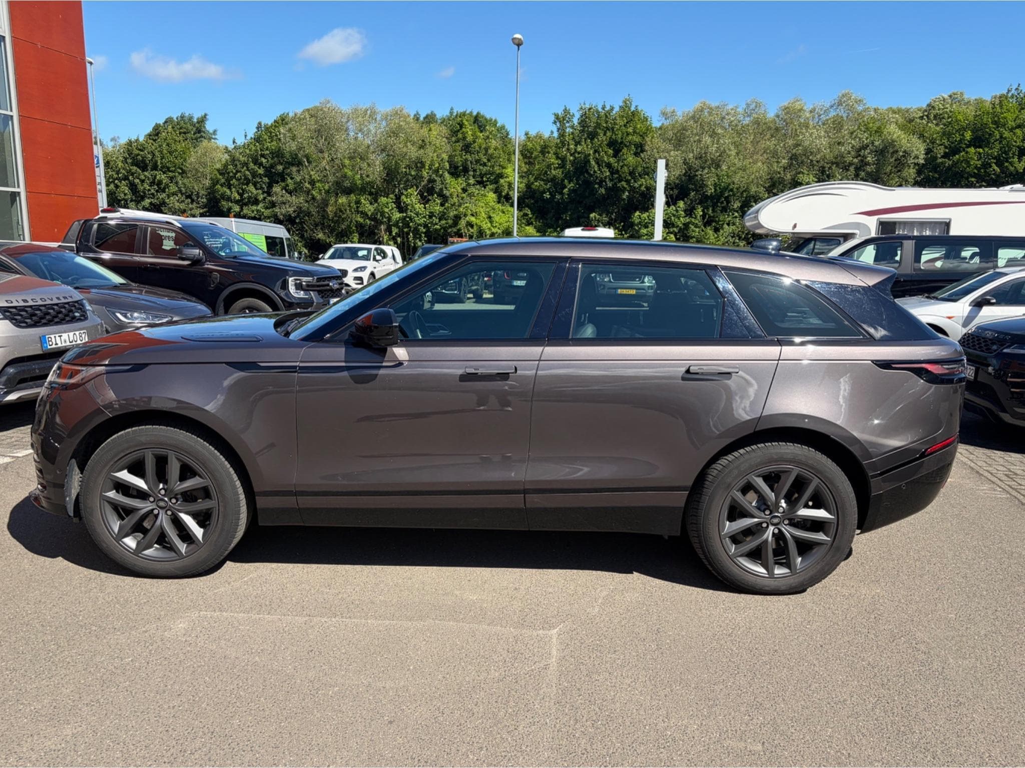 Land-Rover Range Rover Velar D200 AWD Dynamic SE (2024) - Photo 2