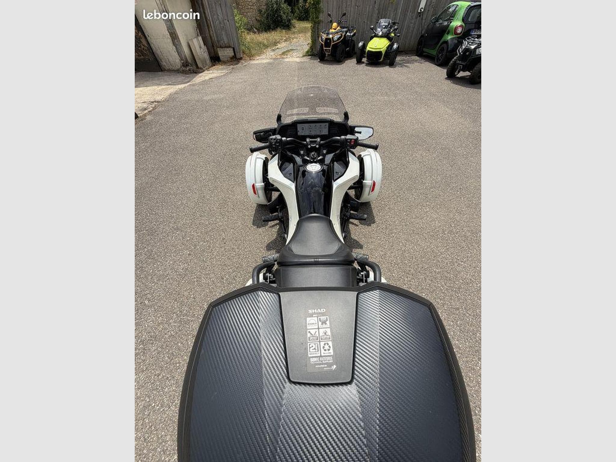 BRP Can-Am Spyder F3T (2026) - Photo 5