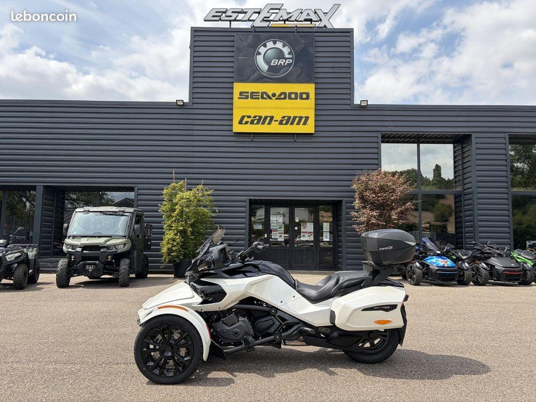 BRP Can-Am Spyder F3T (2026) - Photo 2
