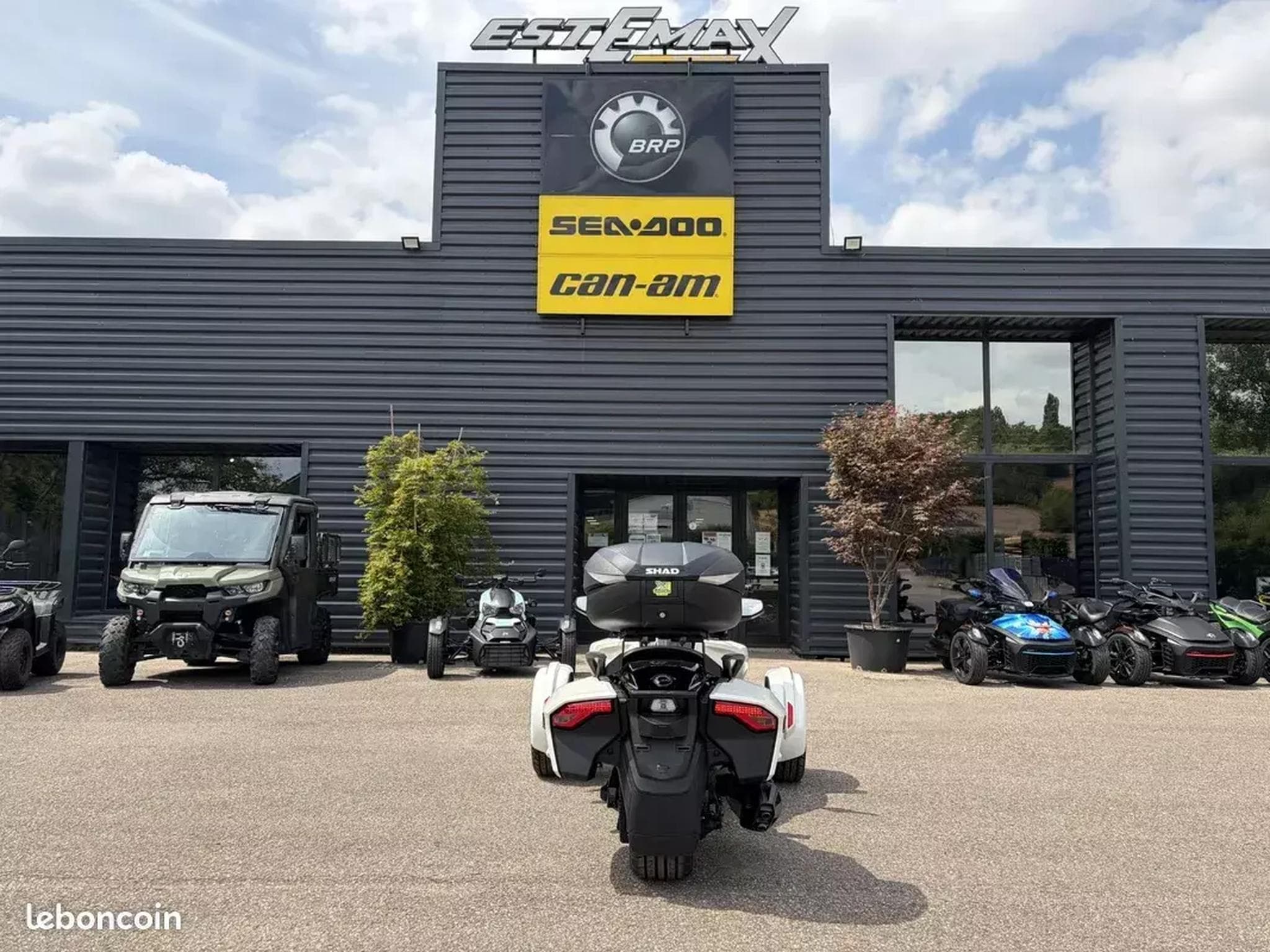 BRP Can-Am Spyder F3T (2026) - Photo 4