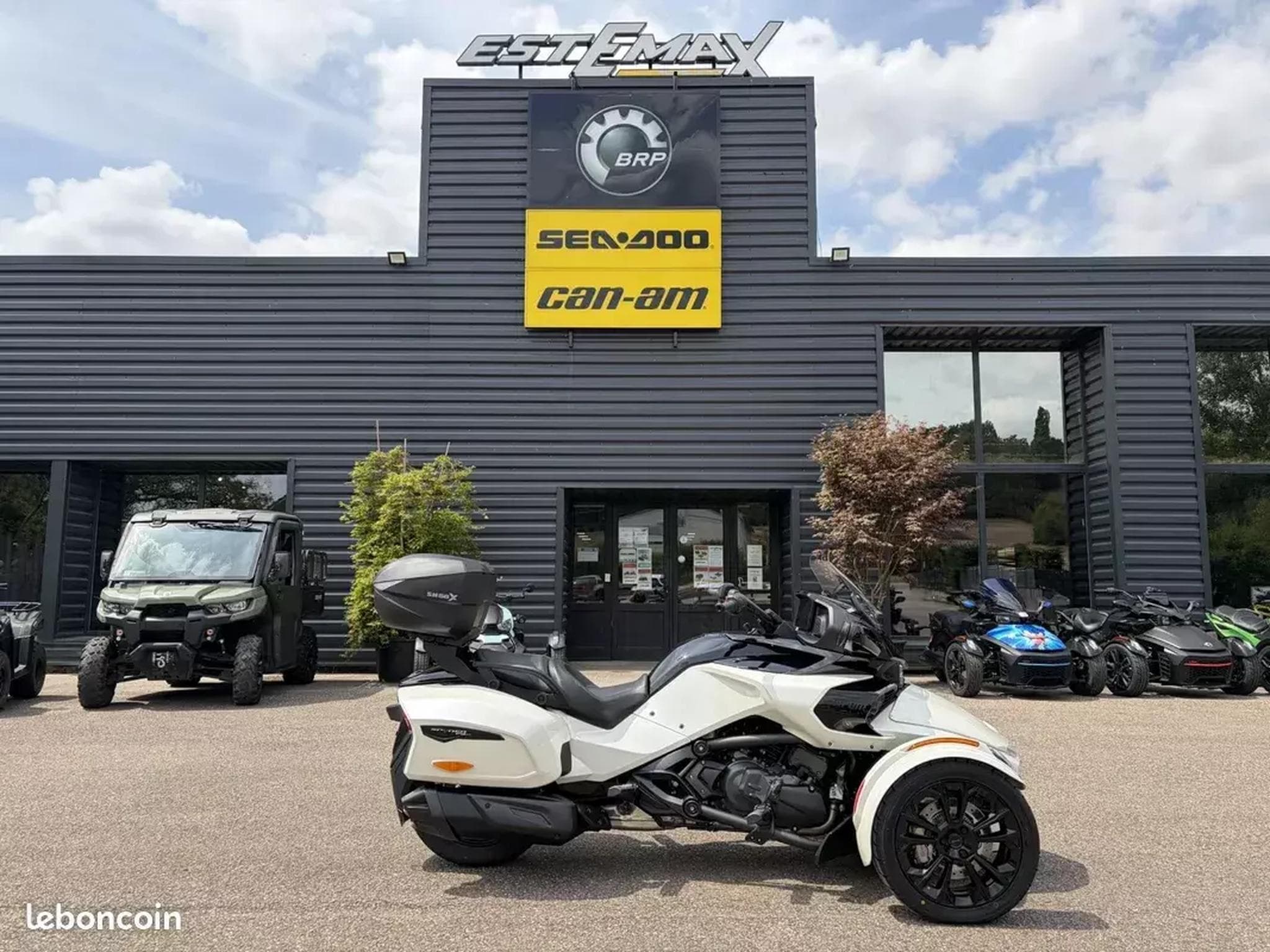 BRP Can-Am Spyder F3T (2026) - Photo 3
