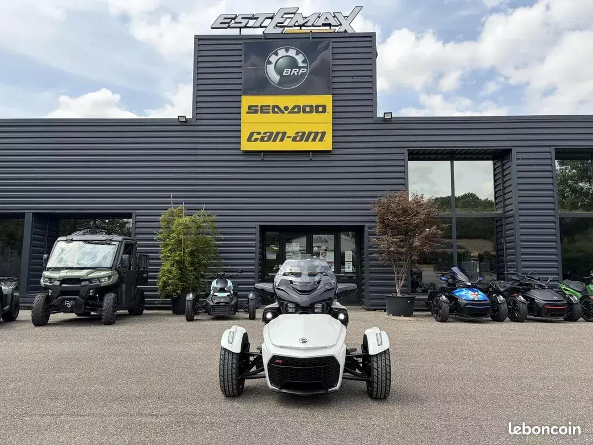 BRP Can-Am Spyder F3T (2026) - Photo 1