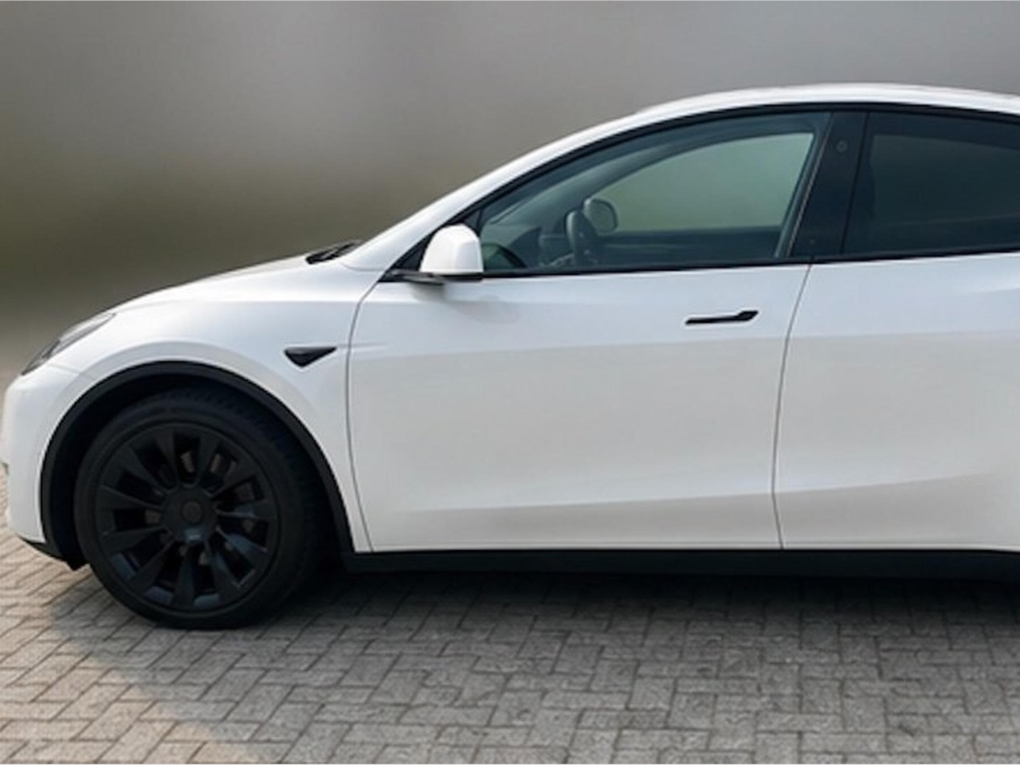Tesla Model Y Long Range AWD Dual Motor (2022) - Photo 5