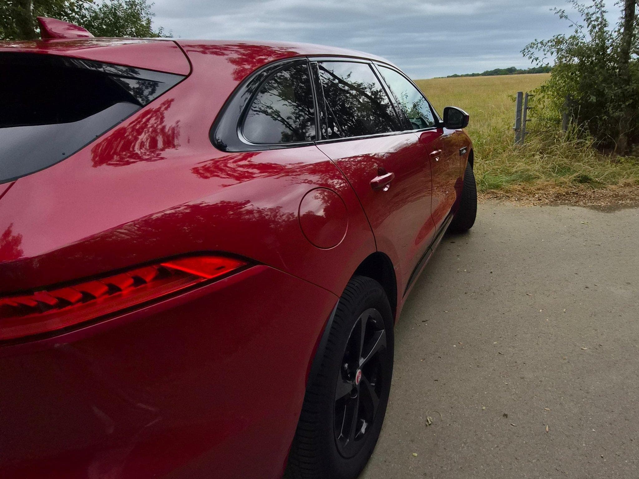 Jaguar F-Pace R Sport (2019) - Photo 4