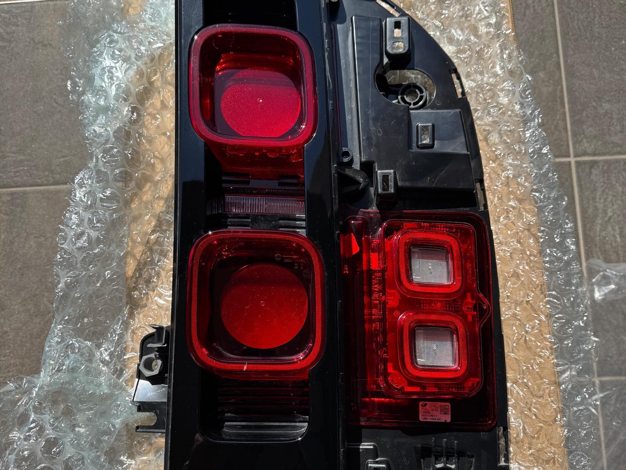 Land-Rover Defender 110 D250 X-Dynamic SE (2024) - Photo 1