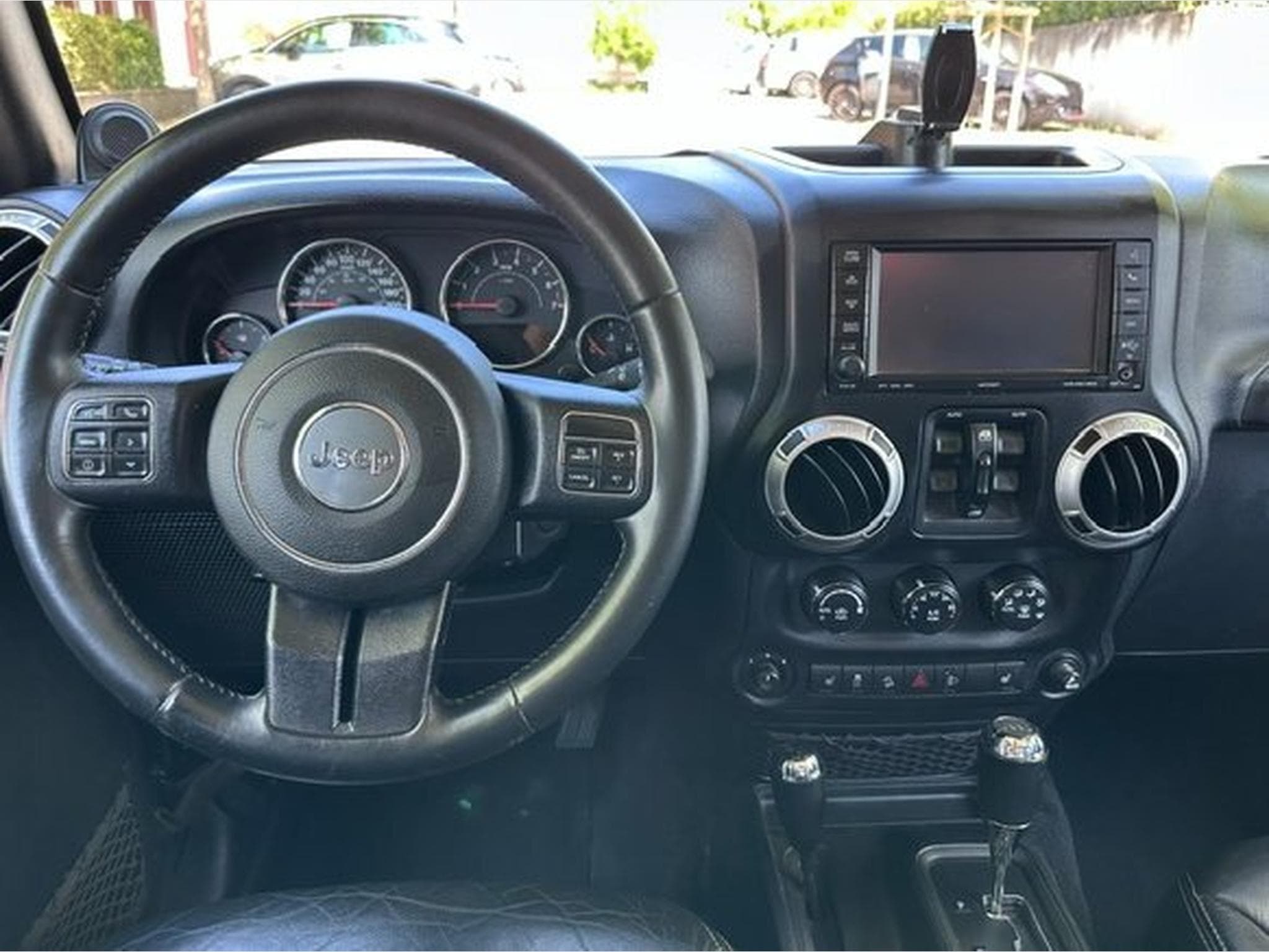 Jeep Wrangler Sahara (2013) - Photo 6