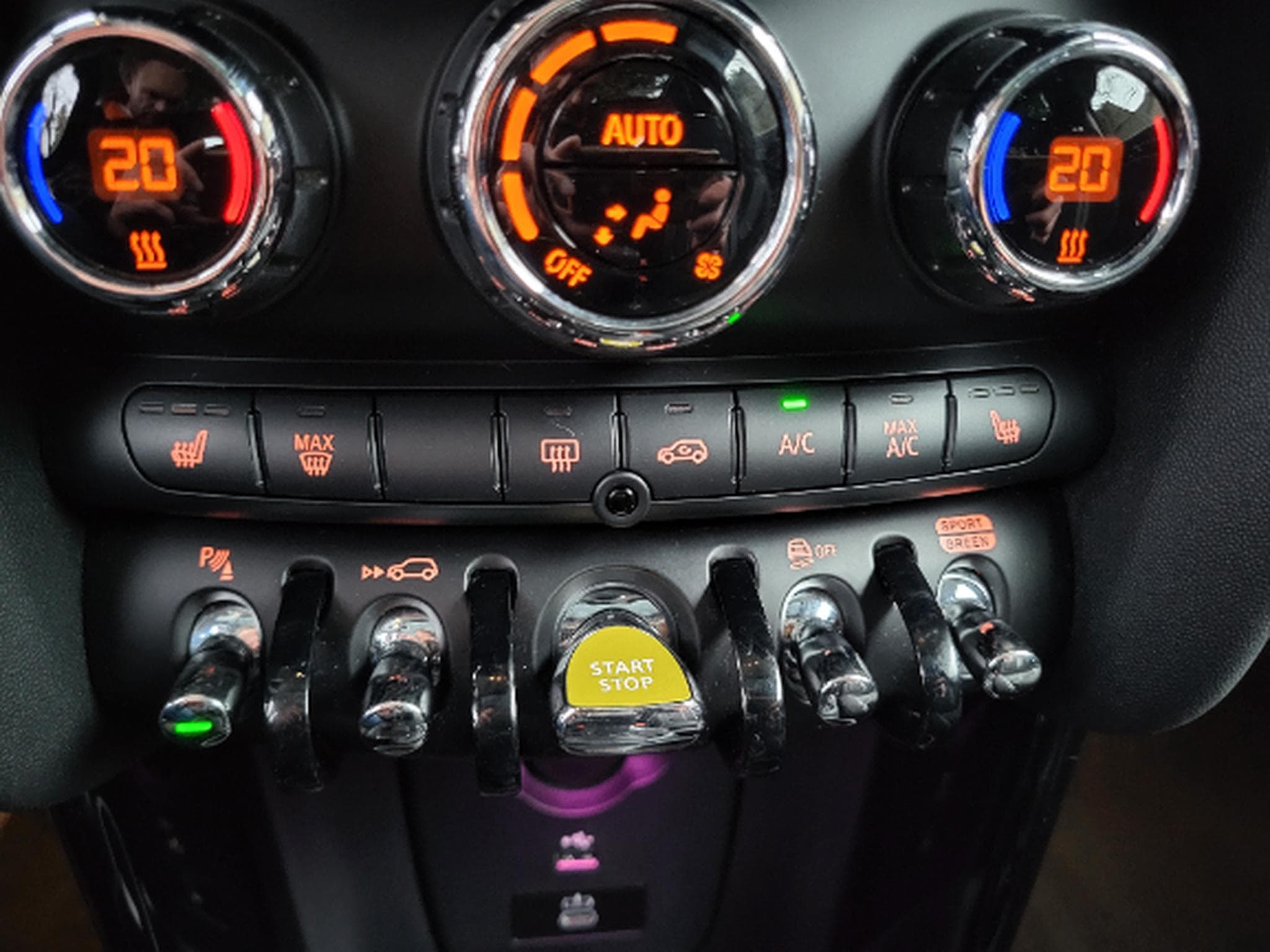 Mini Cooper SE (2022) - Photo 11