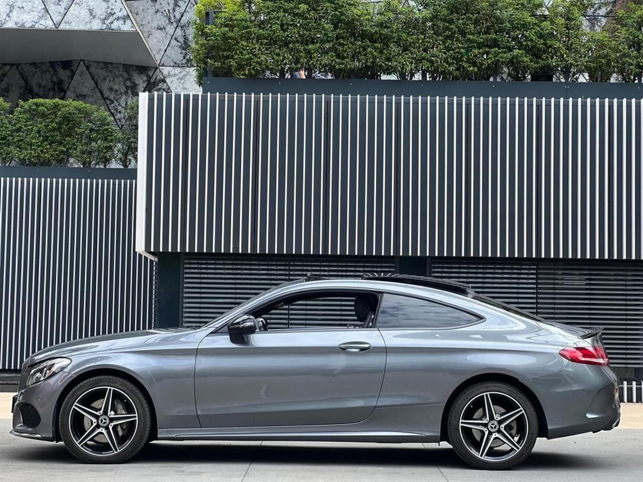 Mercedes C 220 4 MATIC / AUTOMATIQUE / TOIT OUVRANT / BOURMESTER / (2018) - Photo 8