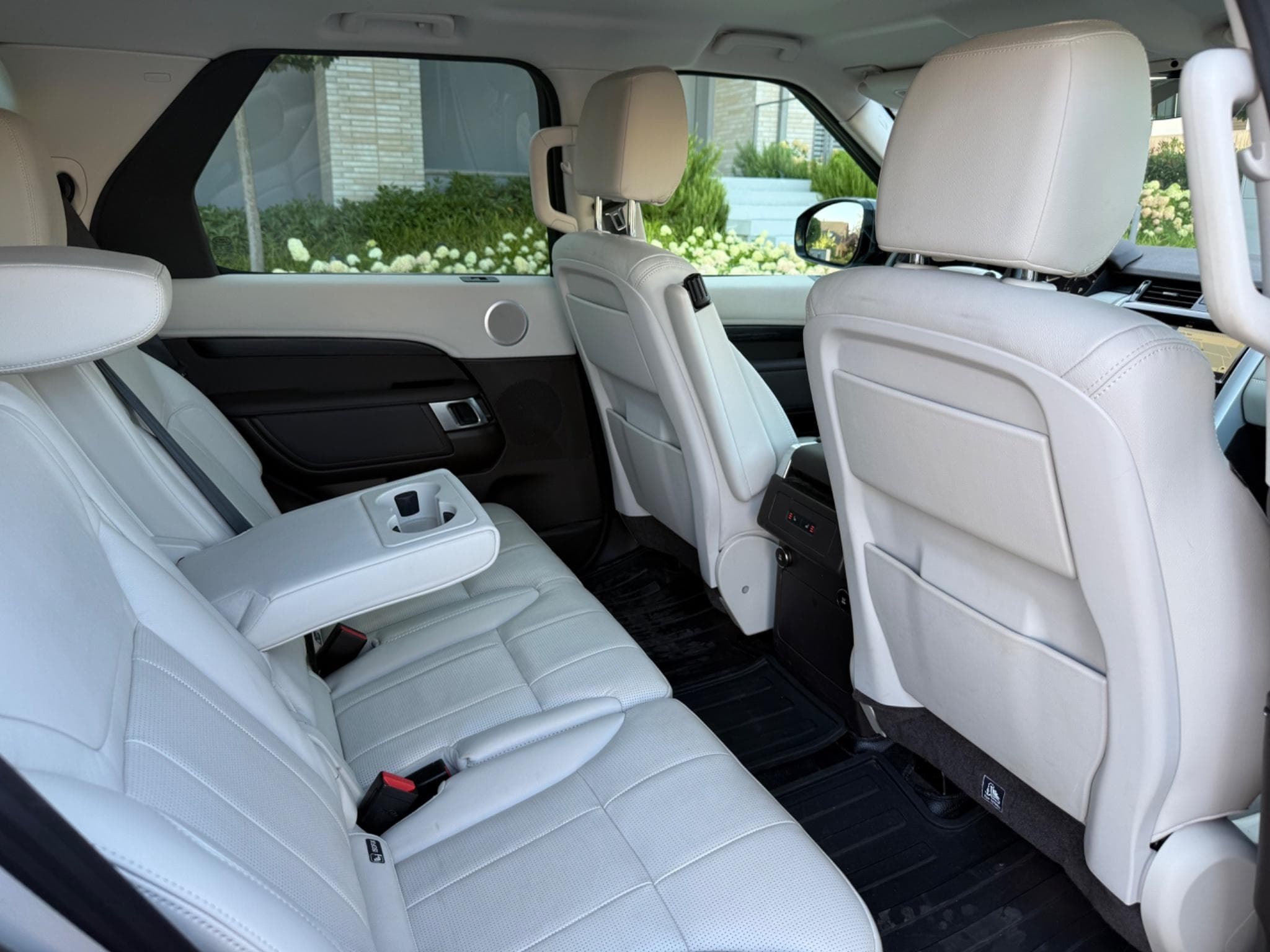 Land-Rover Discovery 3.0 Td6 HSE (2018) - Photo 10