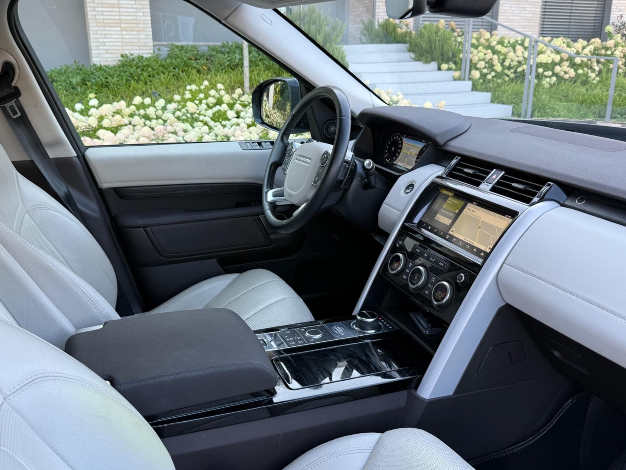 Land-Rover Discovery 3.0 Td6 HSE (2018) - Photo 5