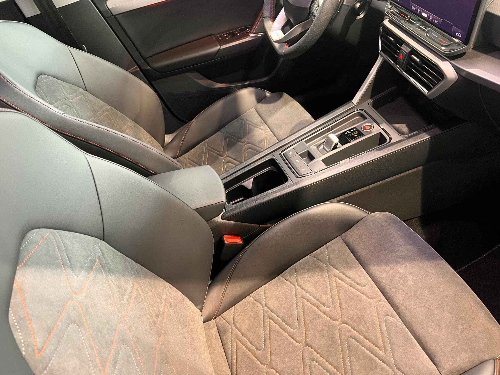 Seat Leon Sportstourer FR eTSI 150DSG7 (2026) - Photo 4