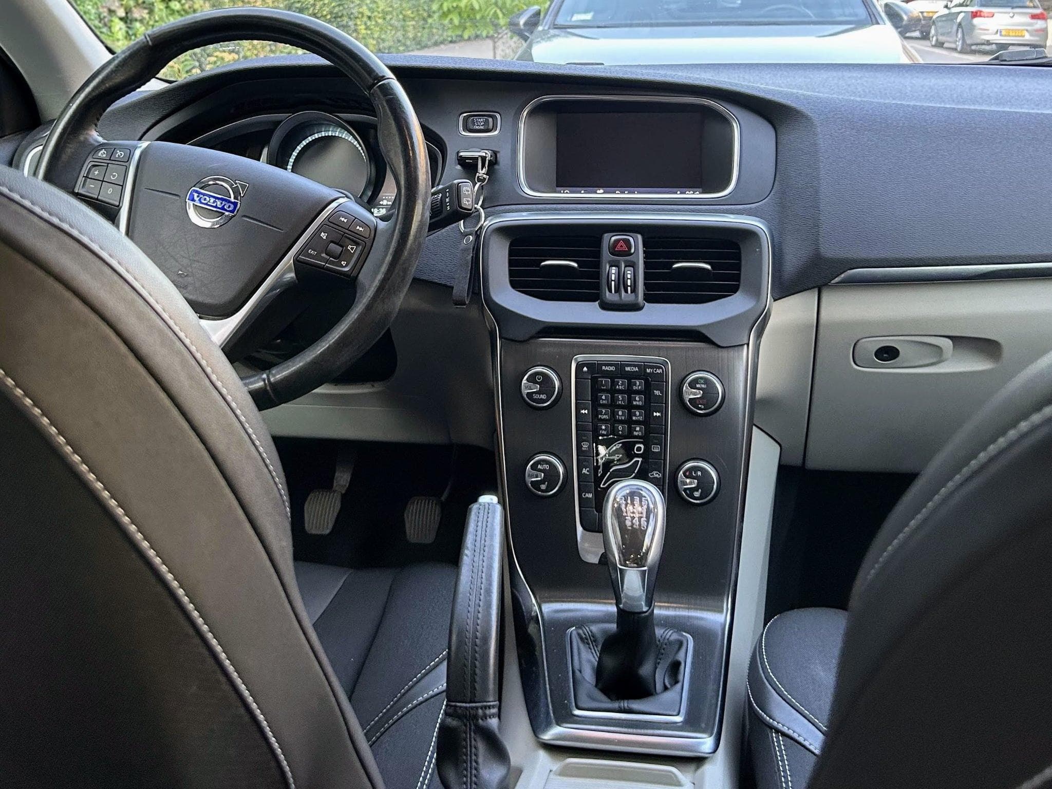 Volvo V40 T2 Momentum (1.6, 4-cylinder, 6-speed) (2013) - Photo 6