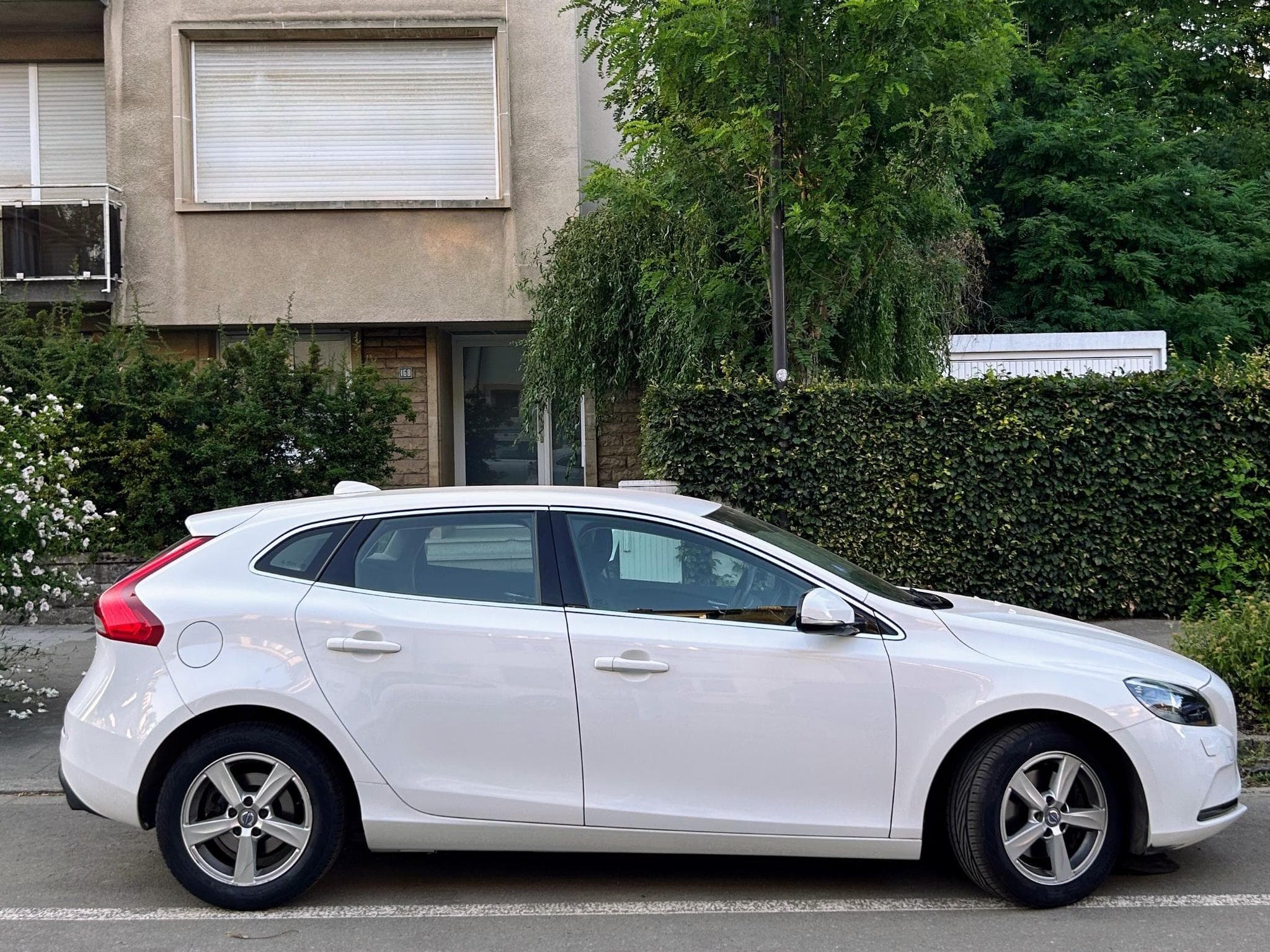 Volvo V40 T2 Momentum (1.6, 4-cylinder, 6-speed) (2013) - Photo 13