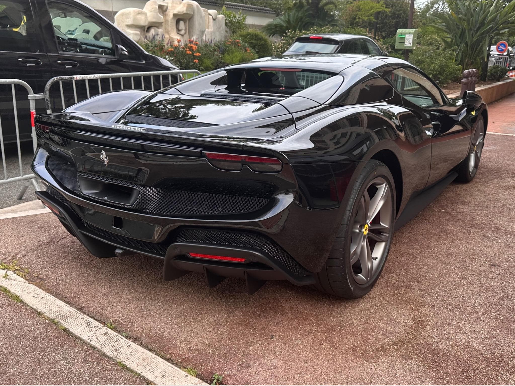 Ferrari 296 GTS (2025) - Photo 4