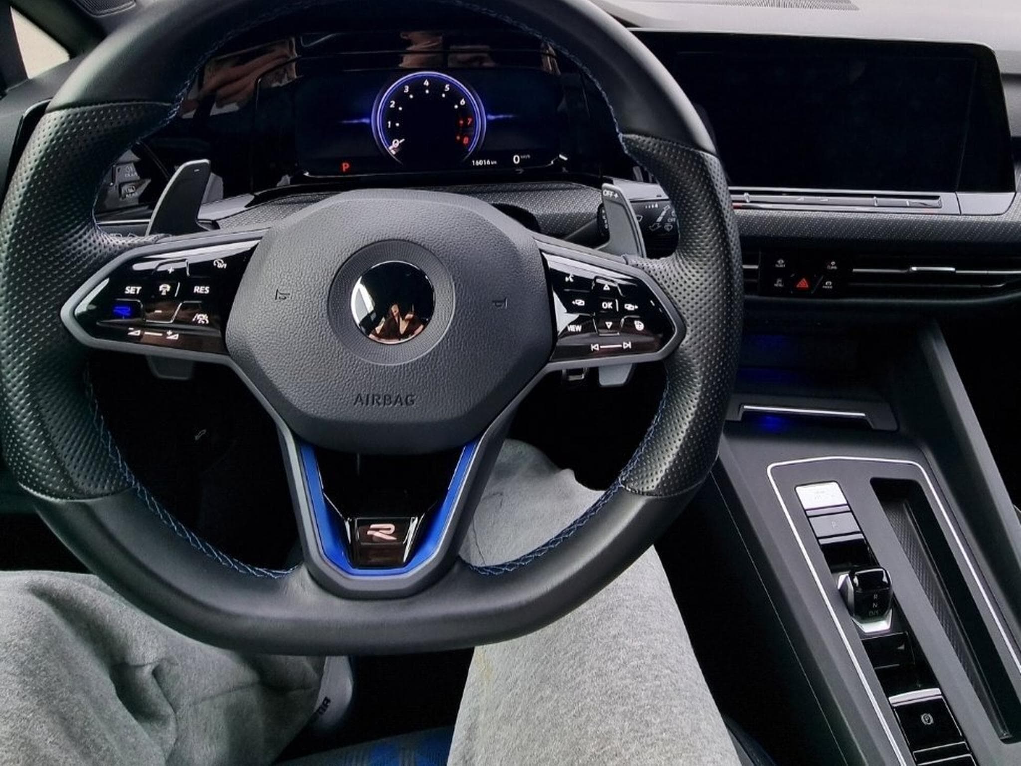 VW Golf R Performance Akrapovic (2022) - Photo 2