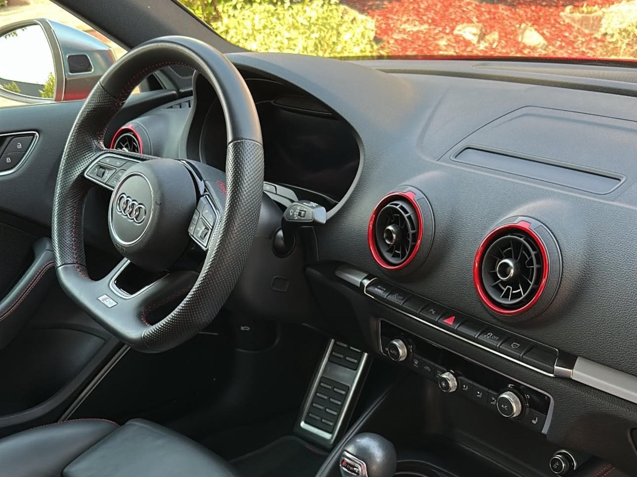 Audi S3 Sportback 2.0 TFSI quattro S tronic (2019) - Photo 2