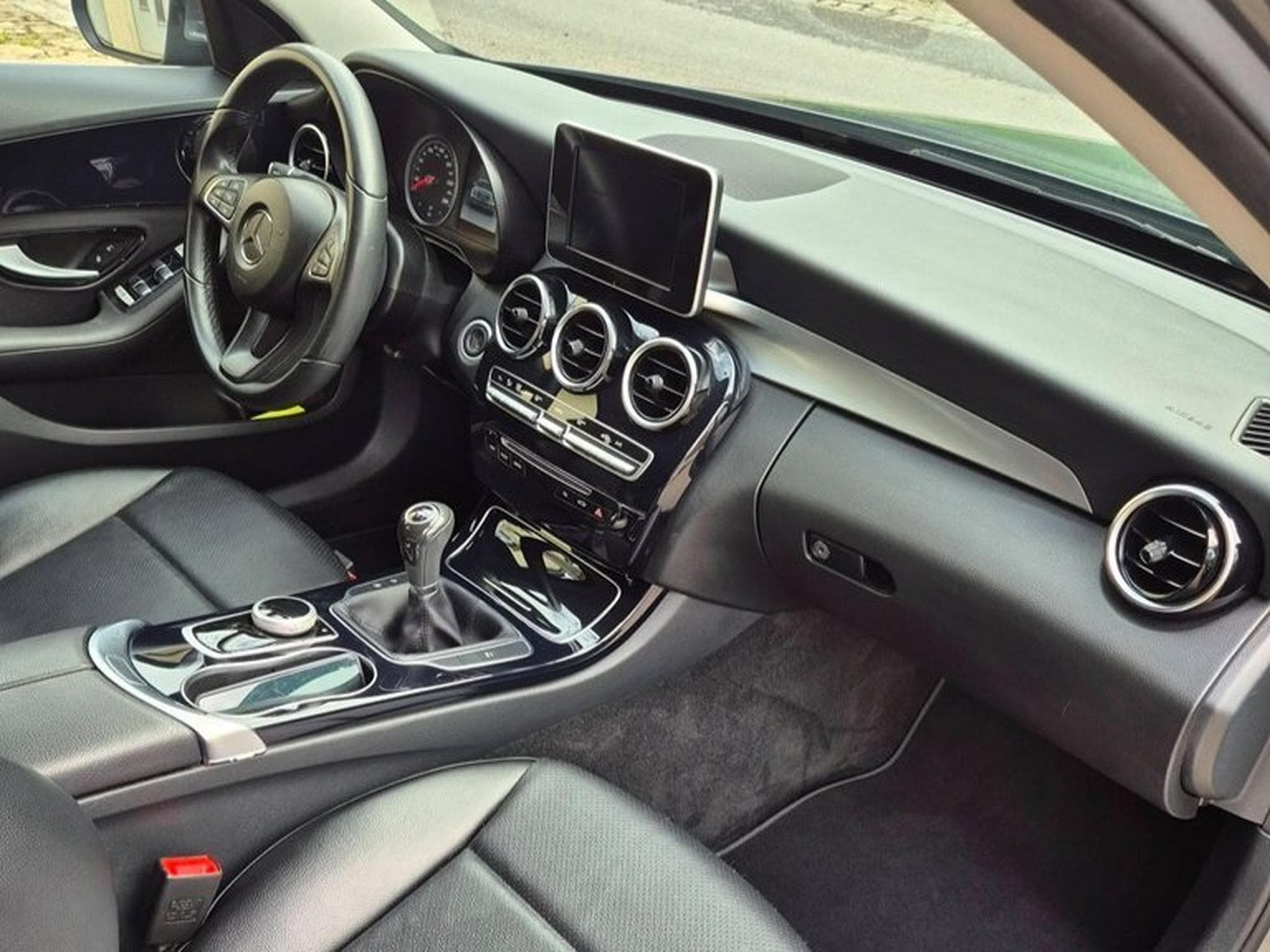 Mercedes C 180 AVANGUARD (2017) - Photo 10