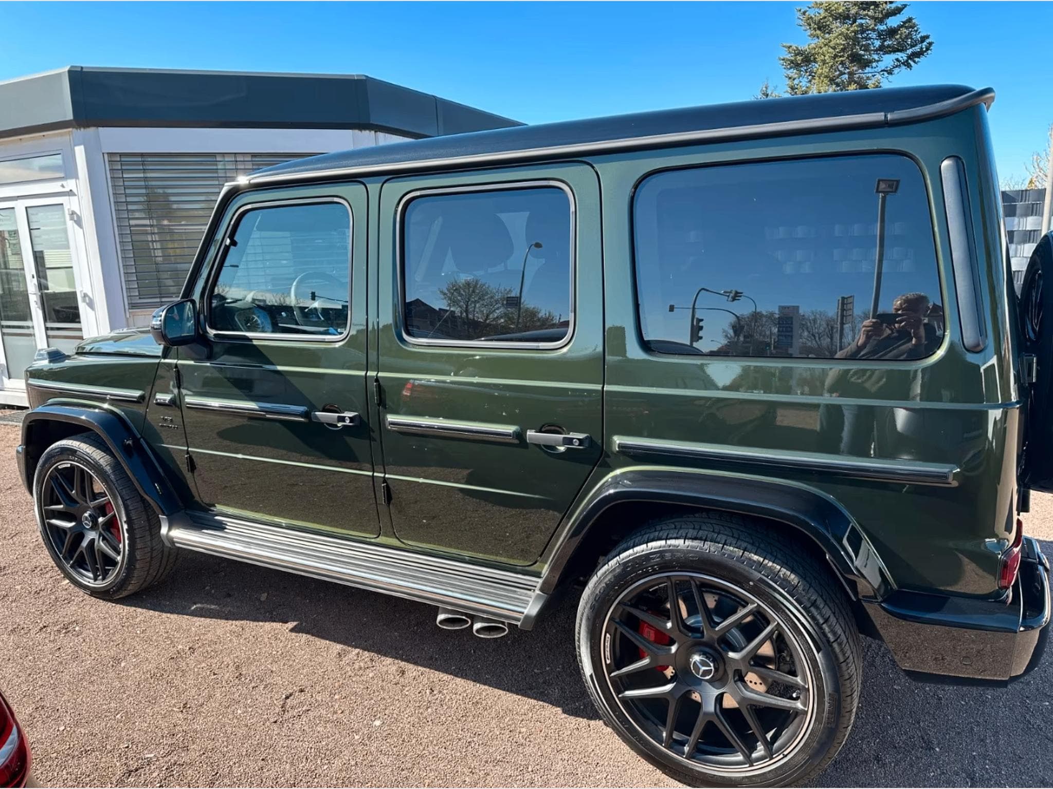 Mercedes G 63 AMG Manufaktur HUD 360 ACC AHK PANO (2024) - Photo 2