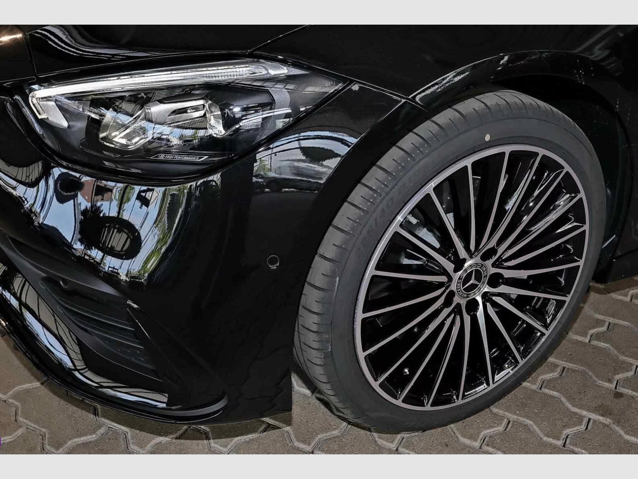 Mercedes C 200 d T AMG MBUX+LED+Pano+360° (2025) - Photo 3
