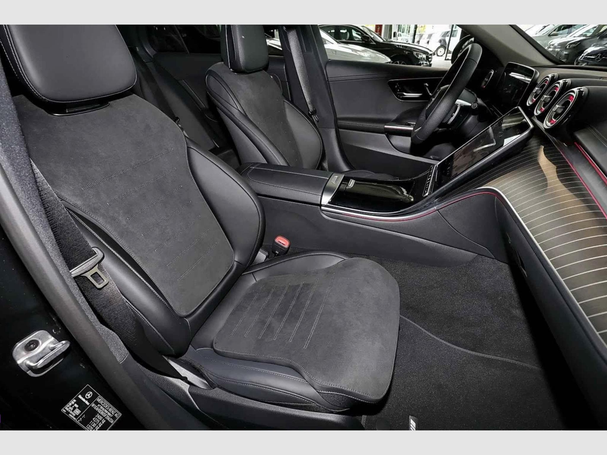 Mercedes C 200 d T AMG MBUX+LED+Pano+360° (2025) - Photo 8