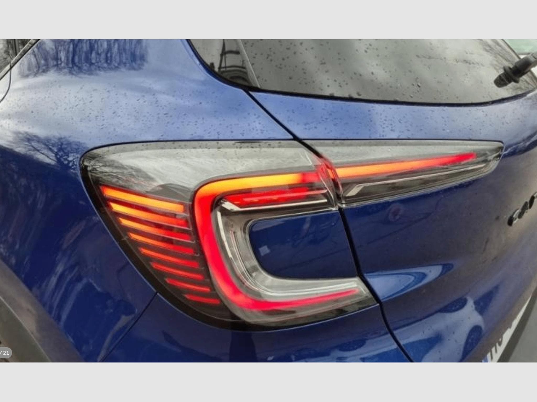 Renault Captur esprit Alpine - E-Tech full hybrid 145 ch (2025) - Photo 19