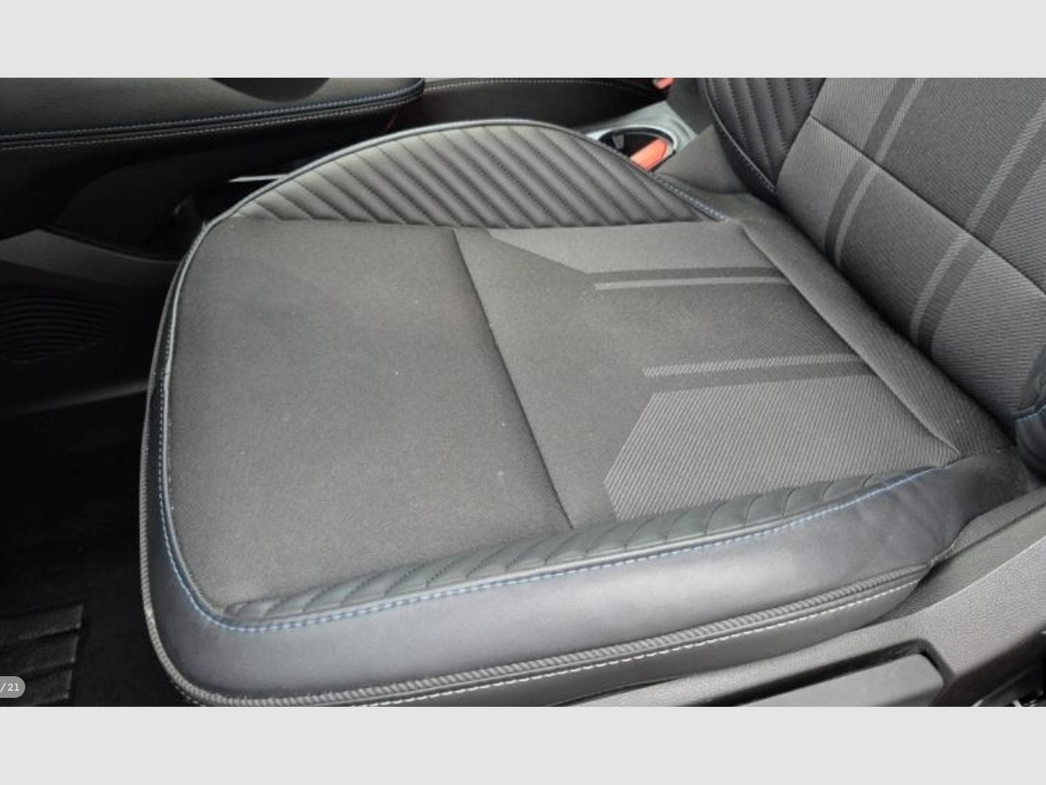 Renault Captur esprit Alpine - E-Tech full hybrid 145 ch (2025) - Photo 16