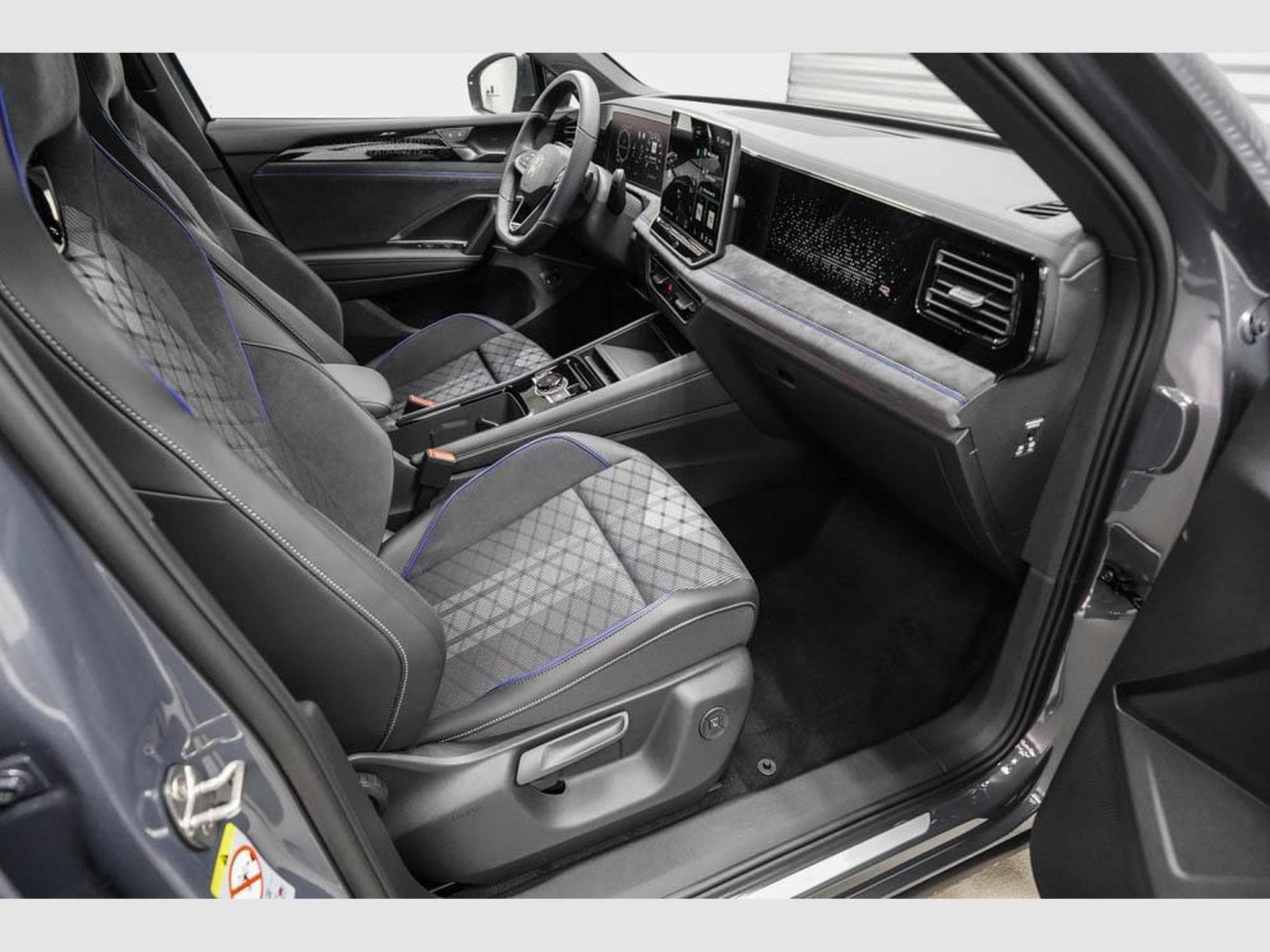 VW Tiguan 2,0 TDI DSG (2025) - Photo 21