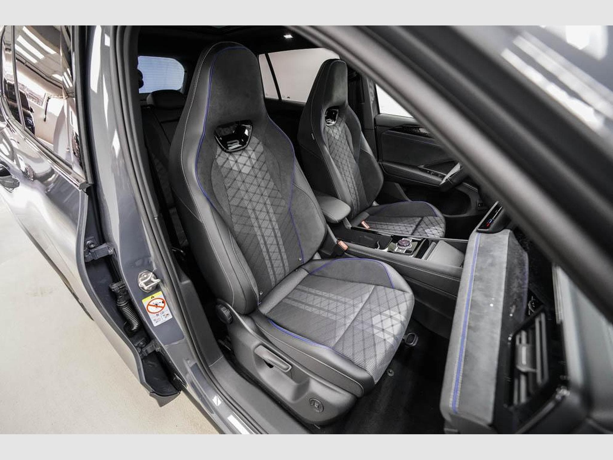 VW Tiguan 2,0 TDI DSG (2025) - Photo 22