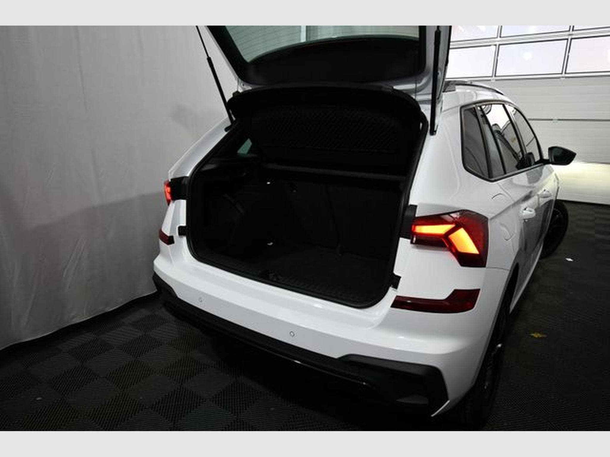 Skoda Kamiq Kamiq Monte Carlo, Navi, Pano., 17", R-View (2025) - Photo 5