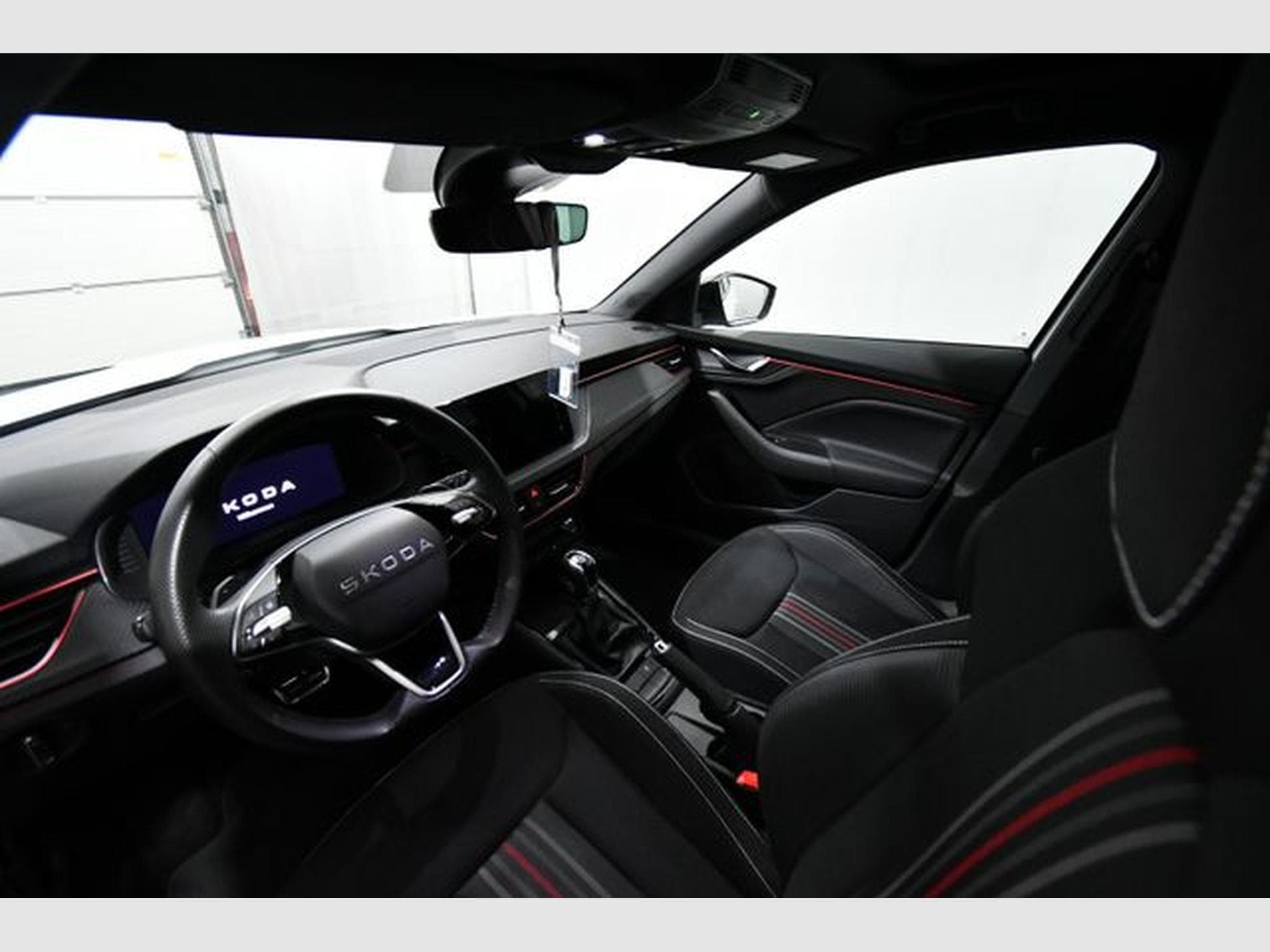 Skoda Kamiq Kamiq Monte Carlo, Navi, Pano., 17", R-View (2025) - Photo 7