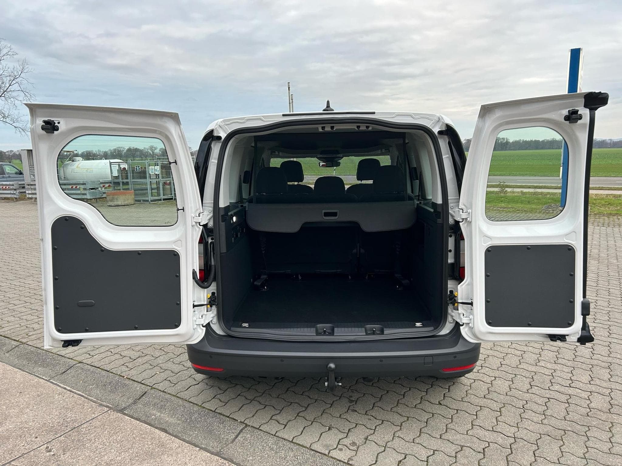 VW Caddy Trendline (2026) - Photo 18