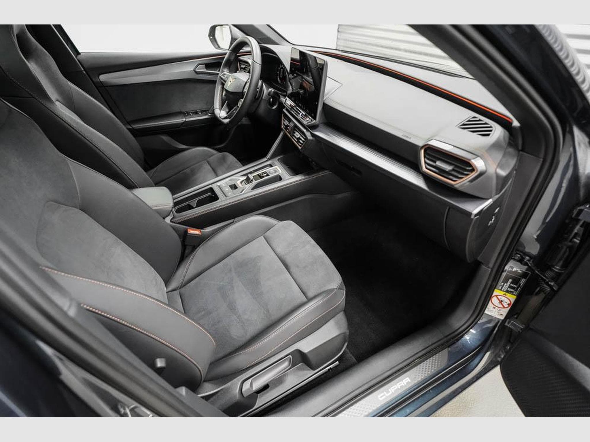 Cupra Leon ST 2,0 TSI (2025) - Photo 21