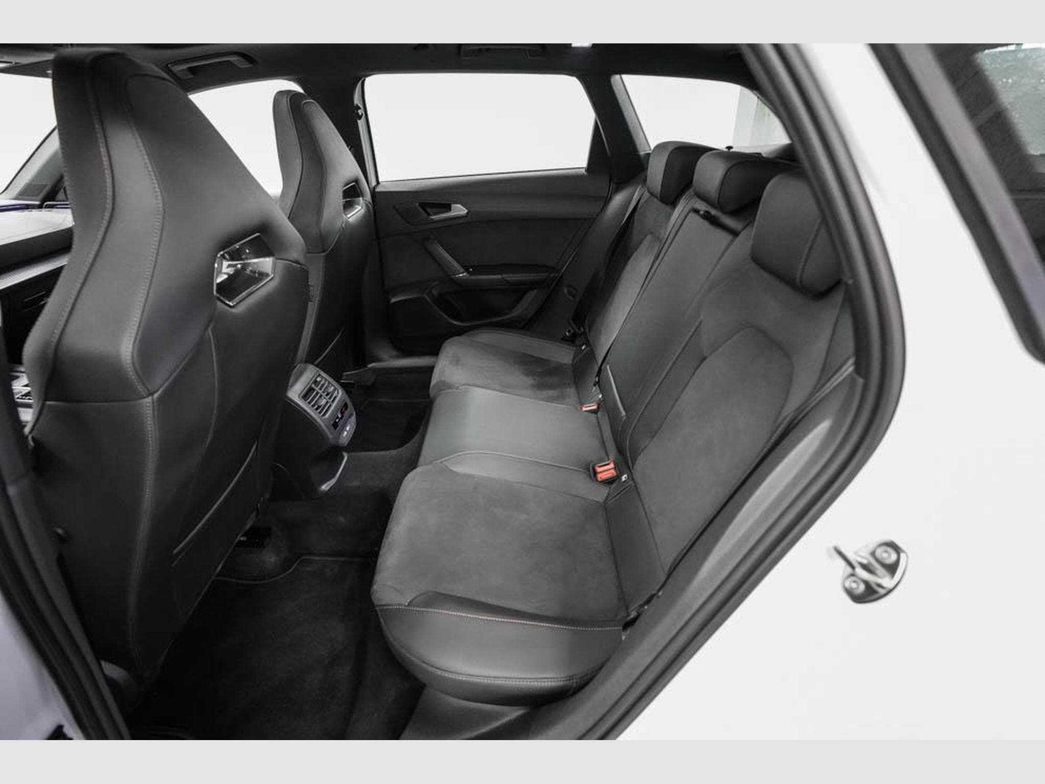 Cupra Leon ST 2,0 TSI (2025) - Photo 16
